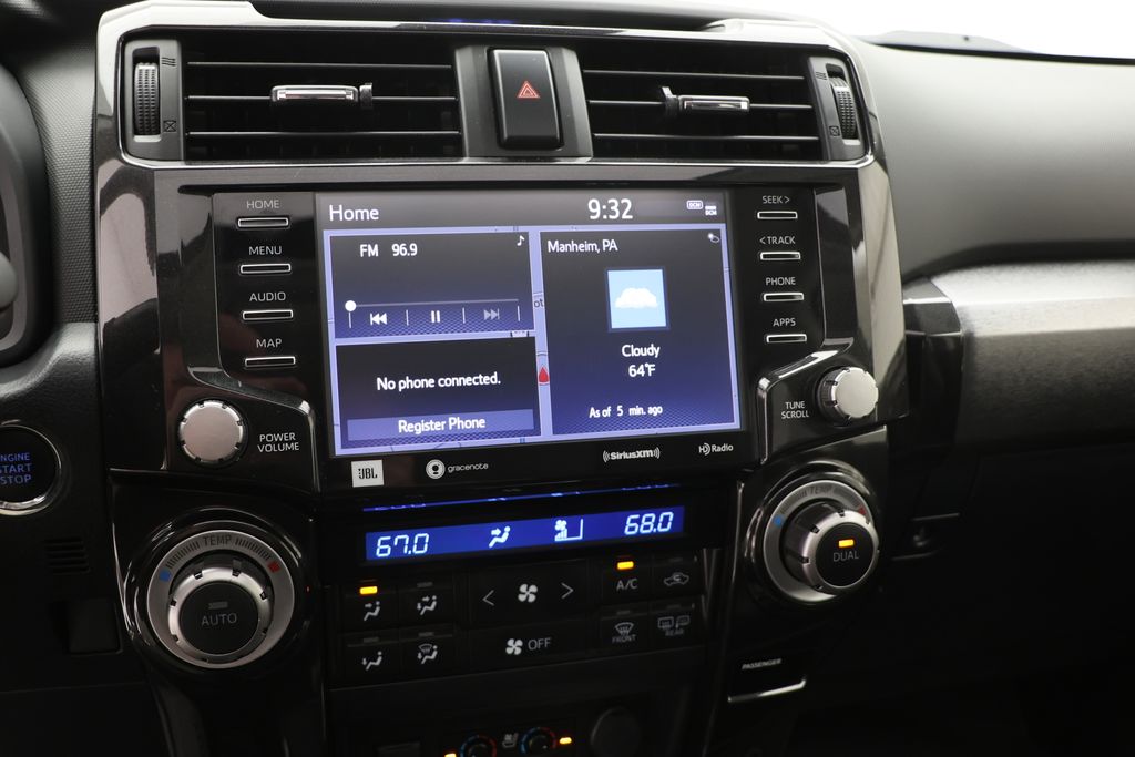 Vehicle image 20 of 28