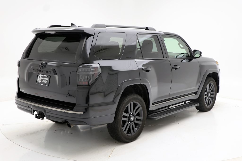 Vehicle image 8 of 28