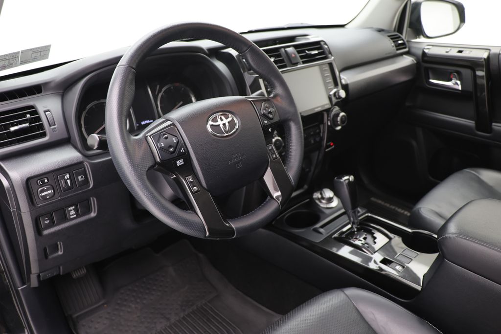 Vehicle image 13 of 28