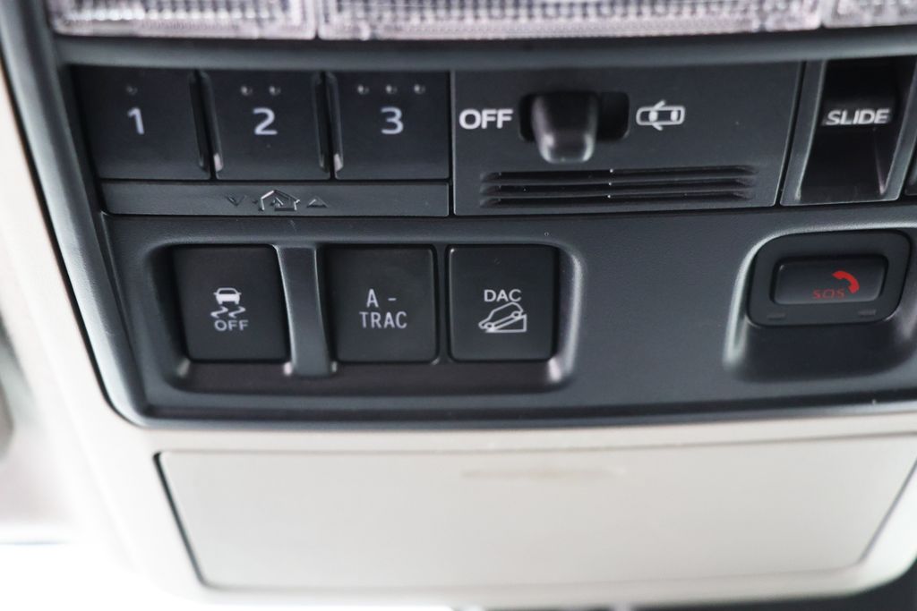 Vehicle image 24 of 28