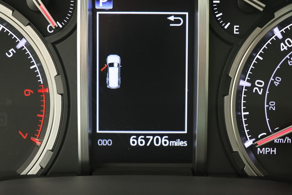 Vehicle image 18 of 28