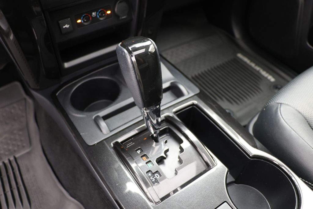 Vehicle image 23 of 28