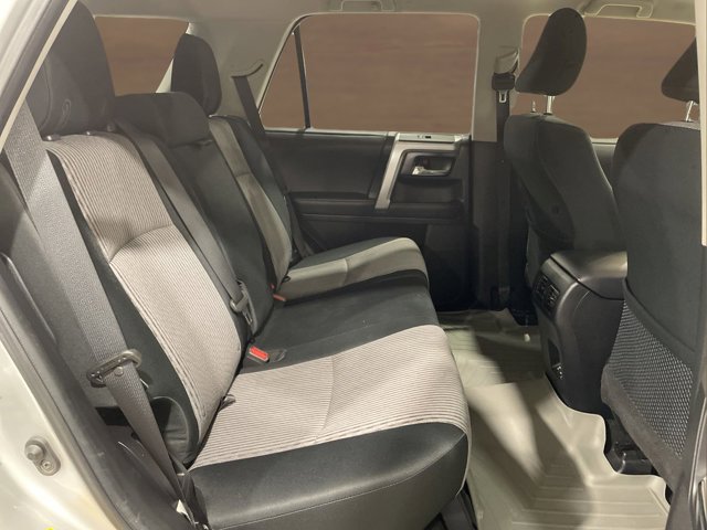 Vehicle image 14 of 27
