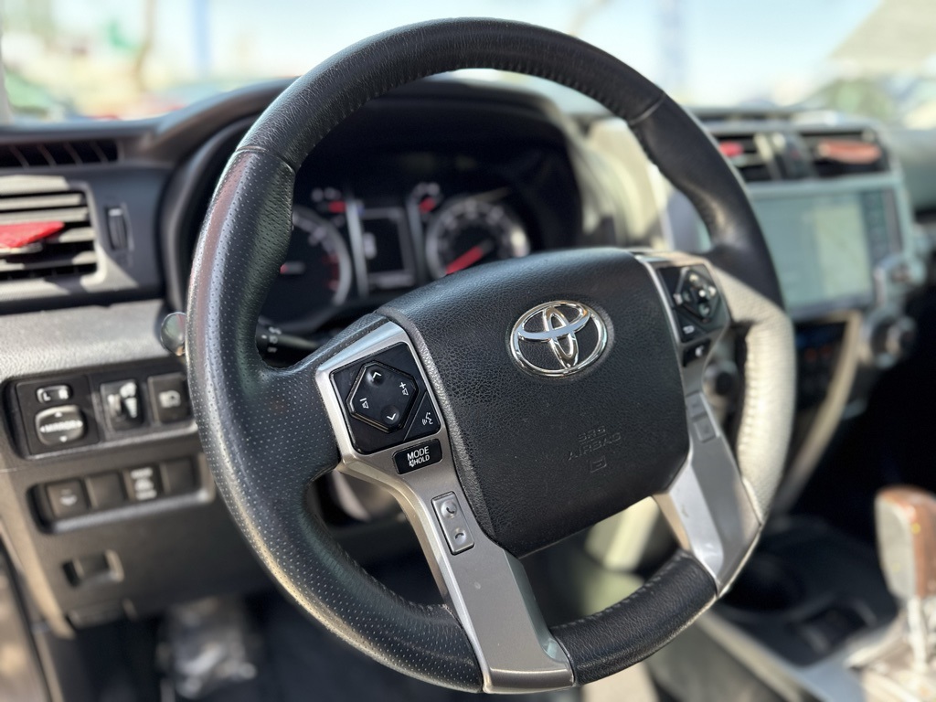 Vehicle image 12 of 28