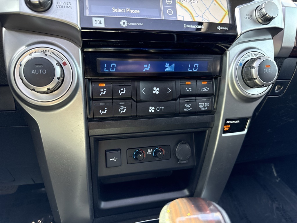 Vehicle image 19 of 28