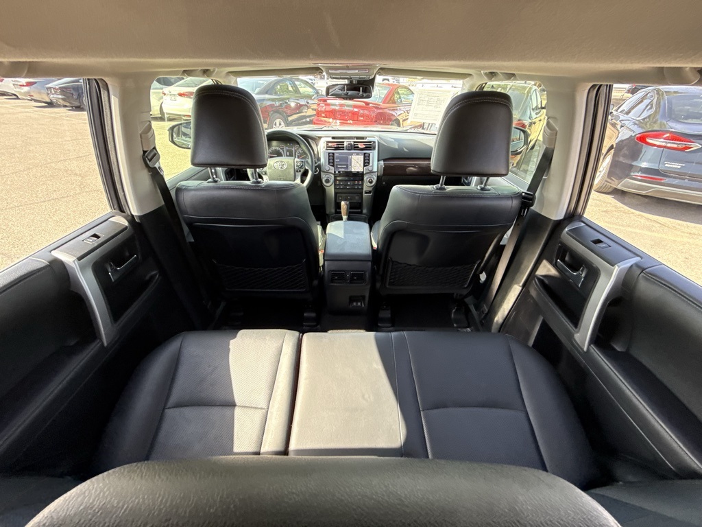 Vehicle image 27 of 28