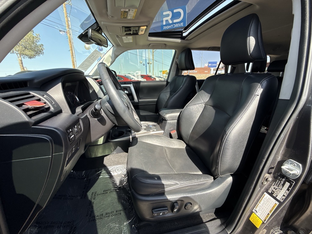 Vehicle image 10 of 28