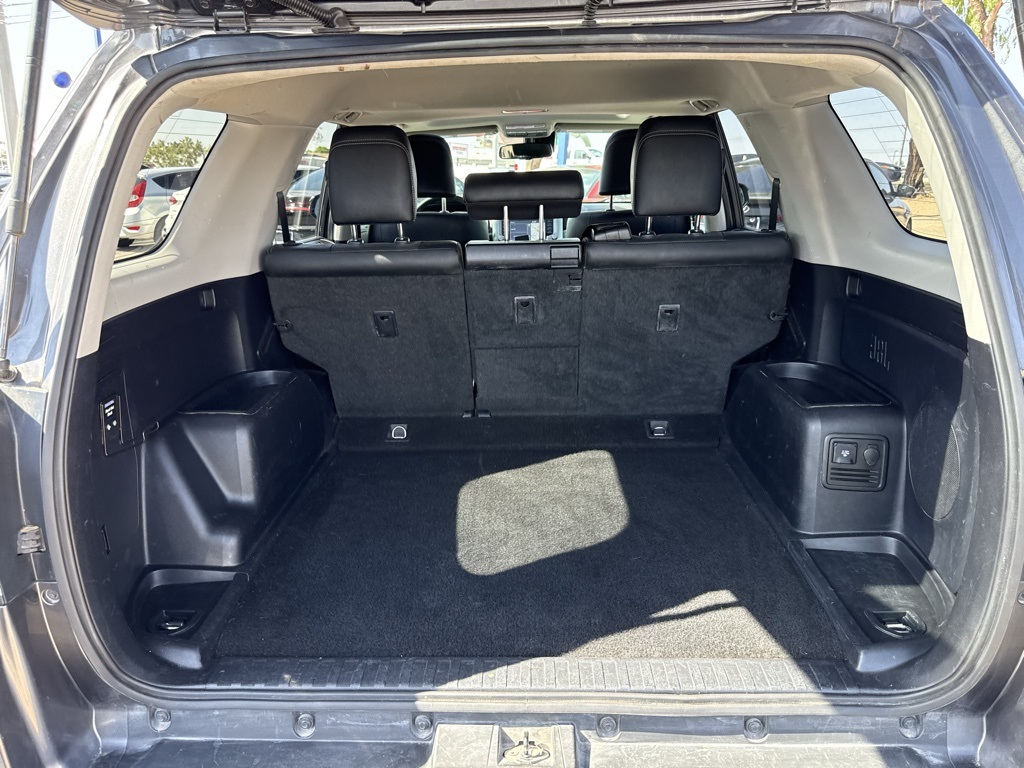 Vehicle image 26 of 28