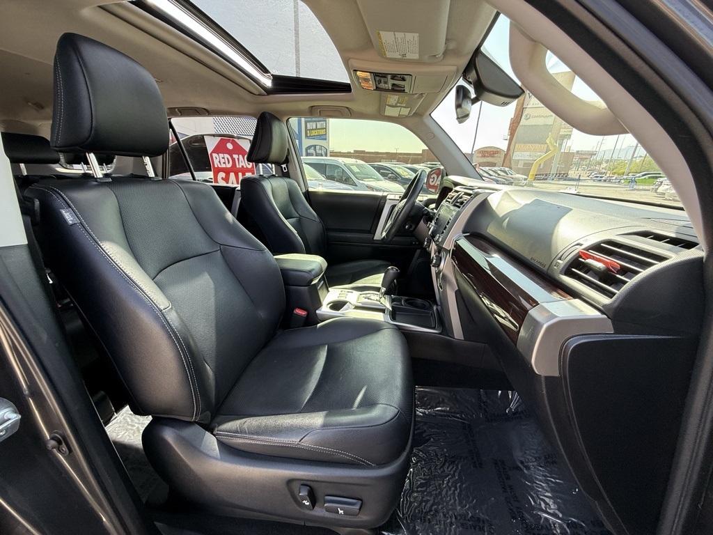 Vehicle image 25 of 28