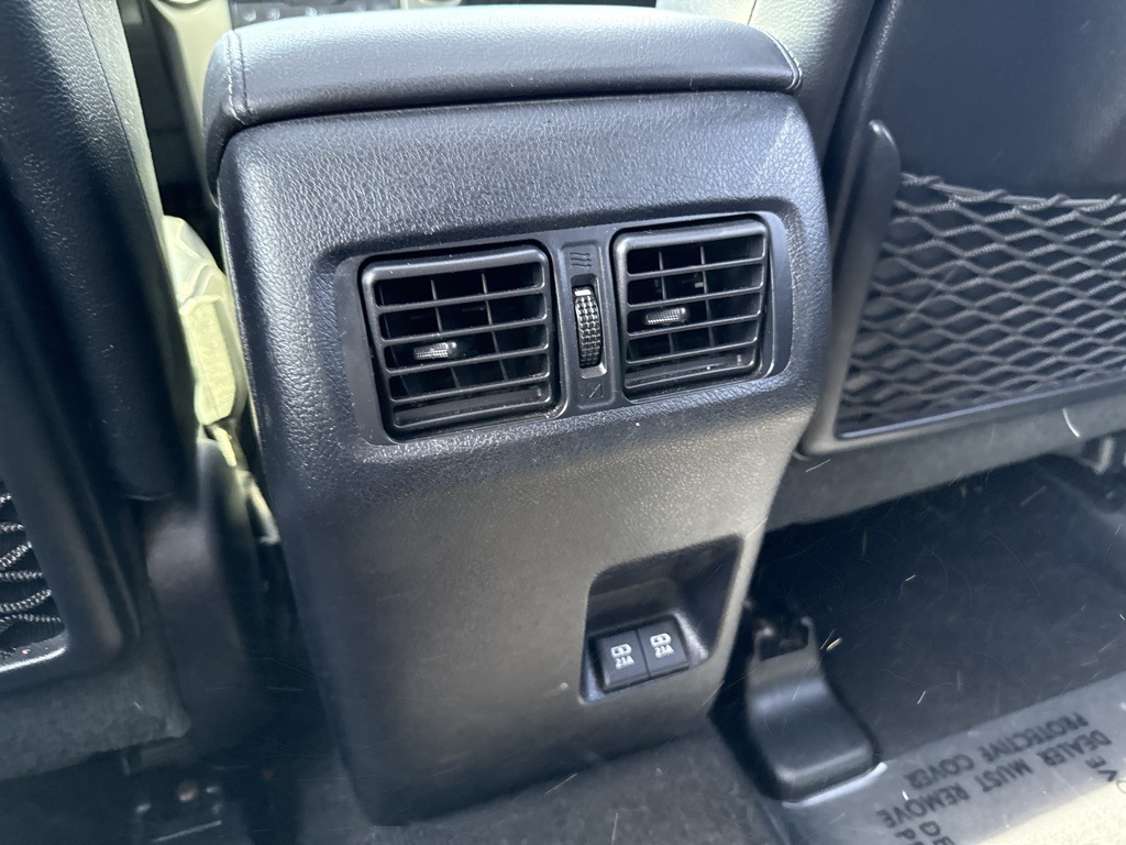 Vehicle image 24 of 28