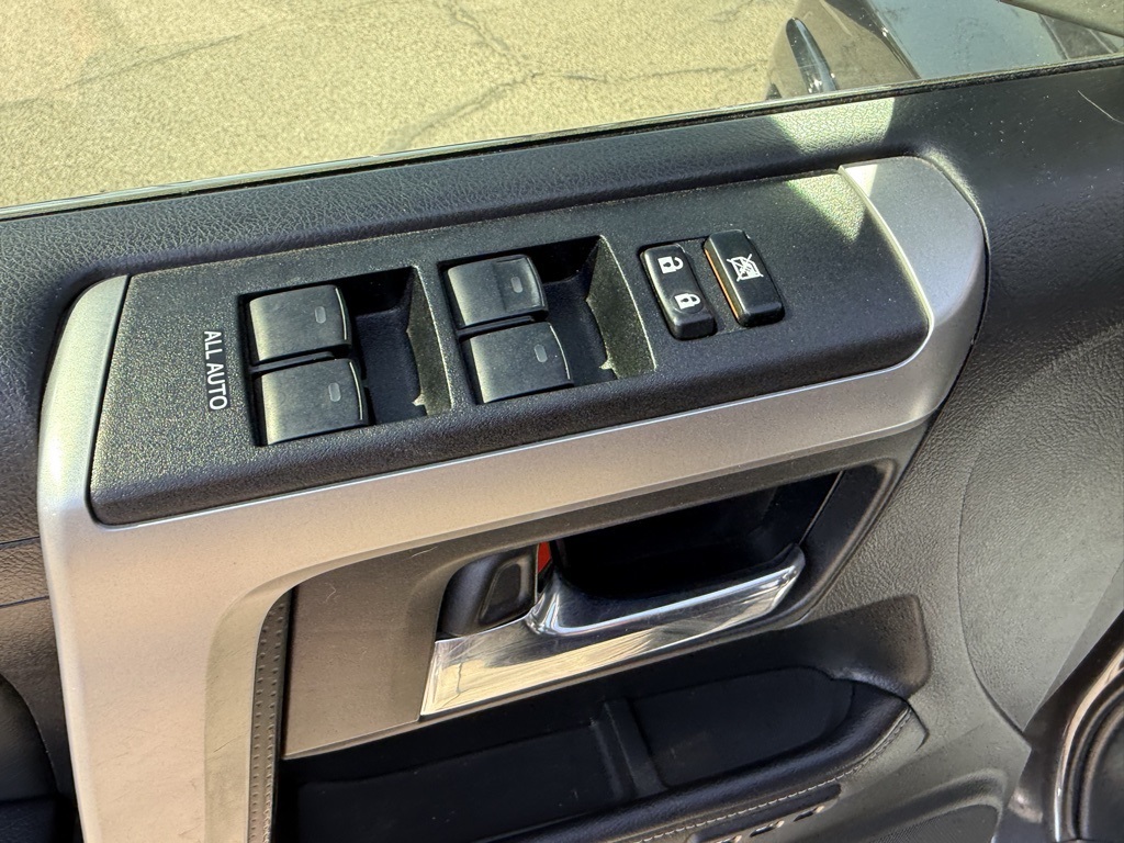 Vehicle image 9 of 28
