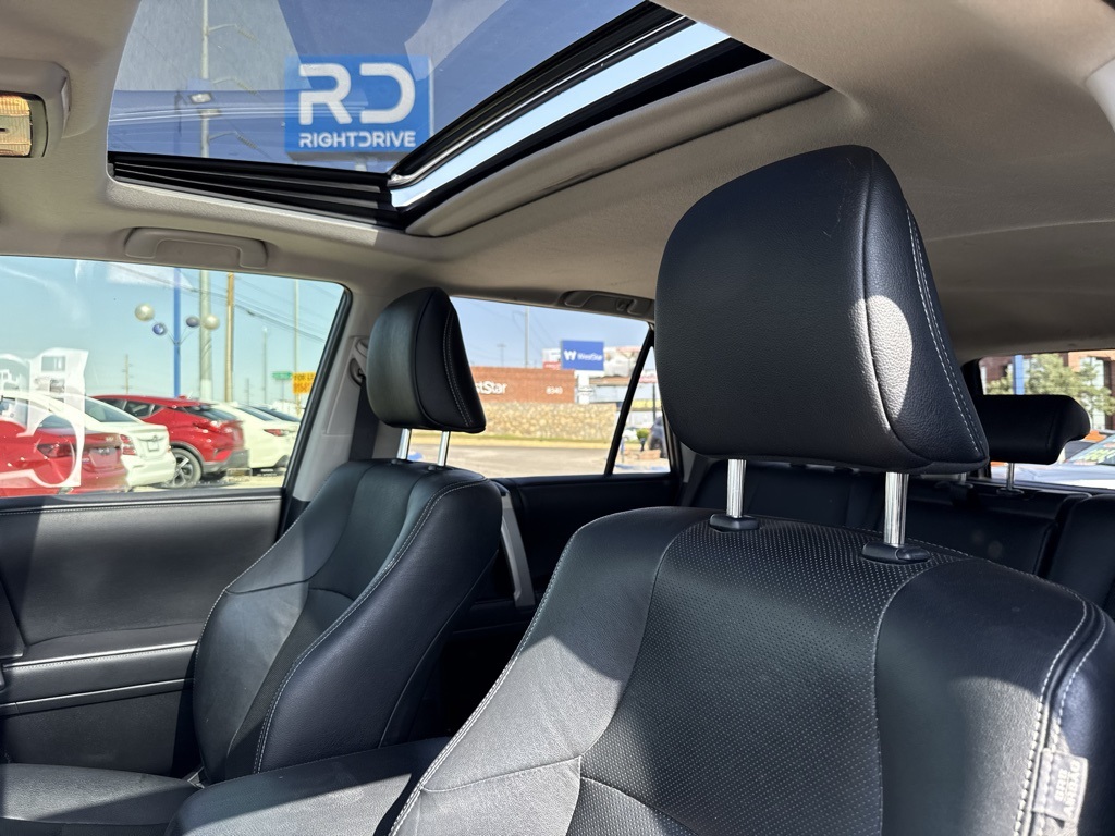 Vehicle image 11 of 28