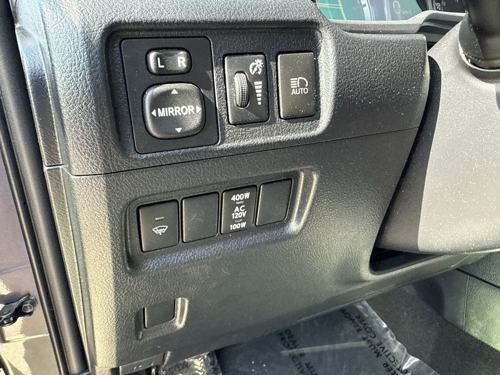 Vehicle image 16 of 28
