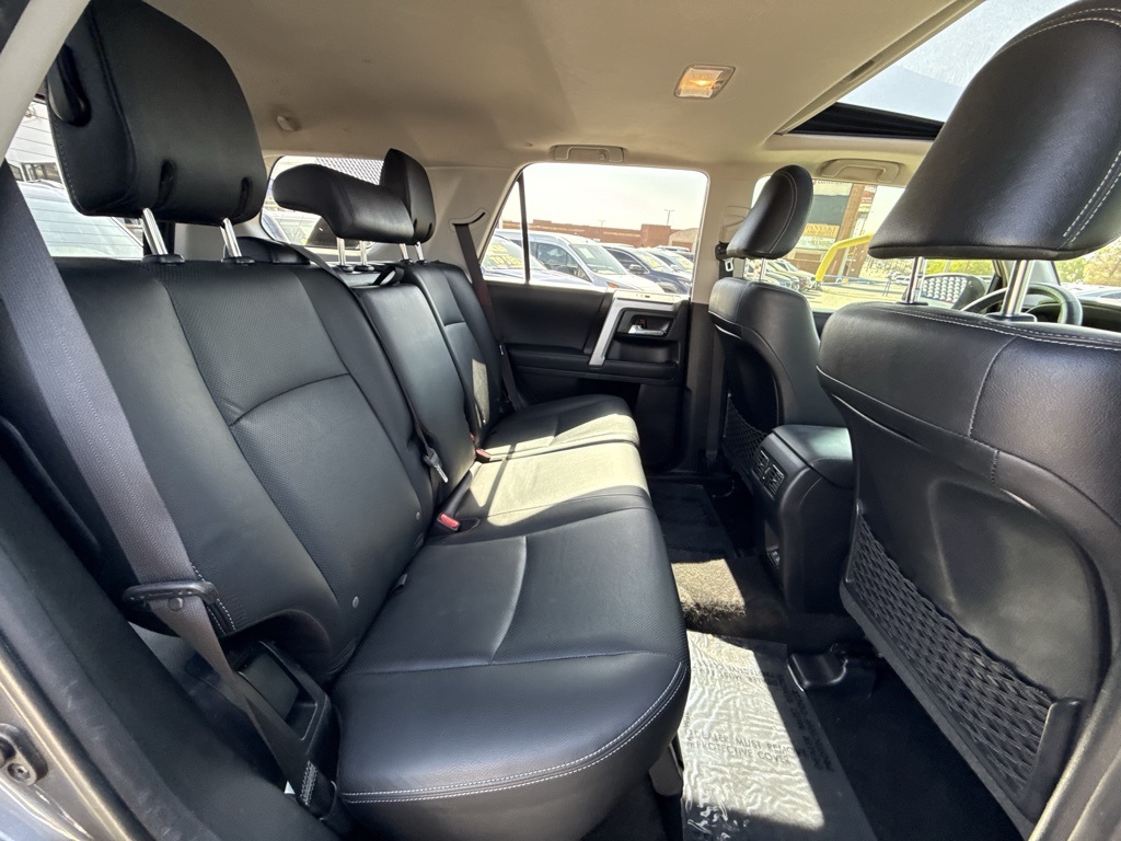 Vehicle image 23 of 28