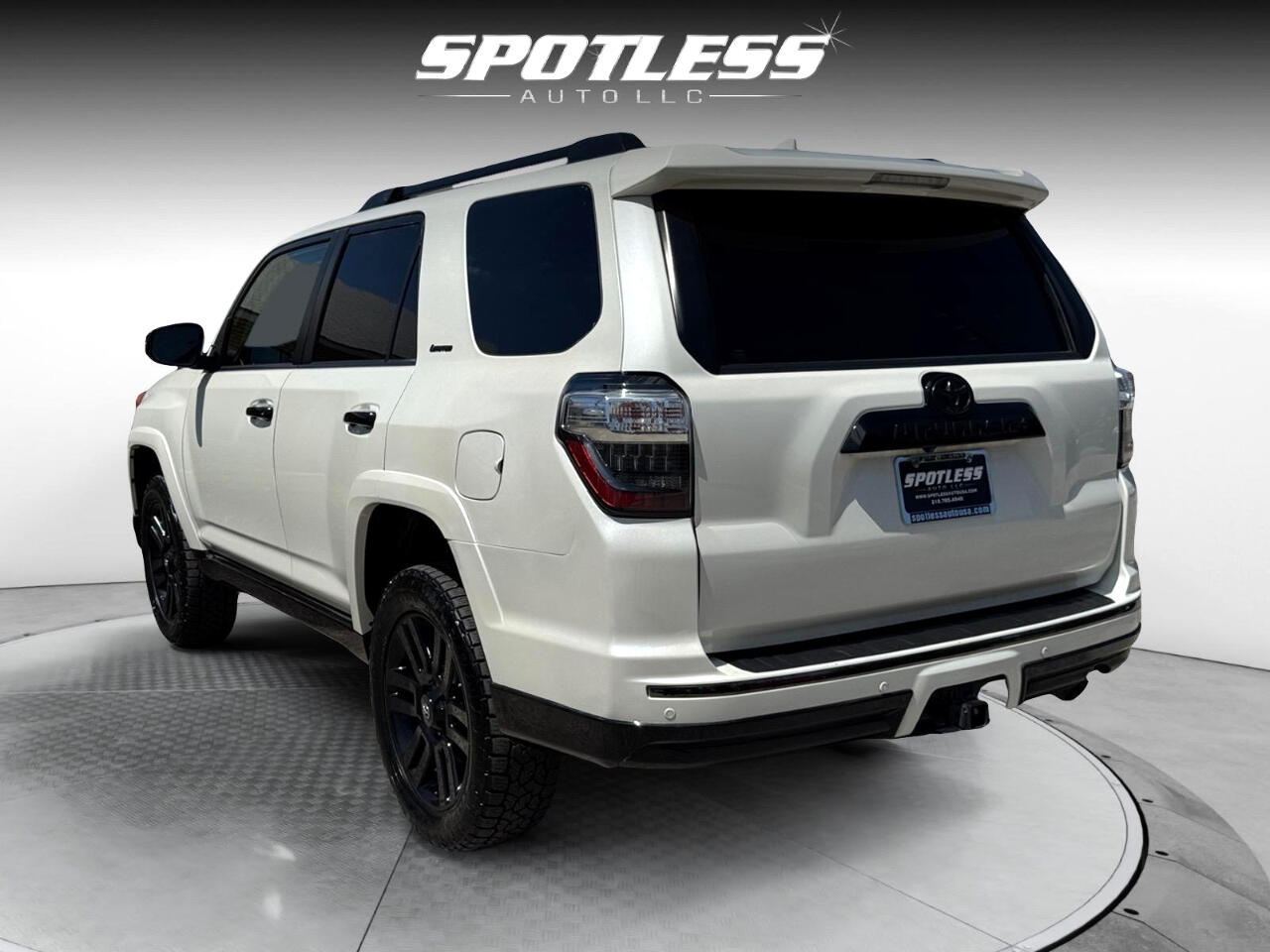 Vehicle image 9 of 29