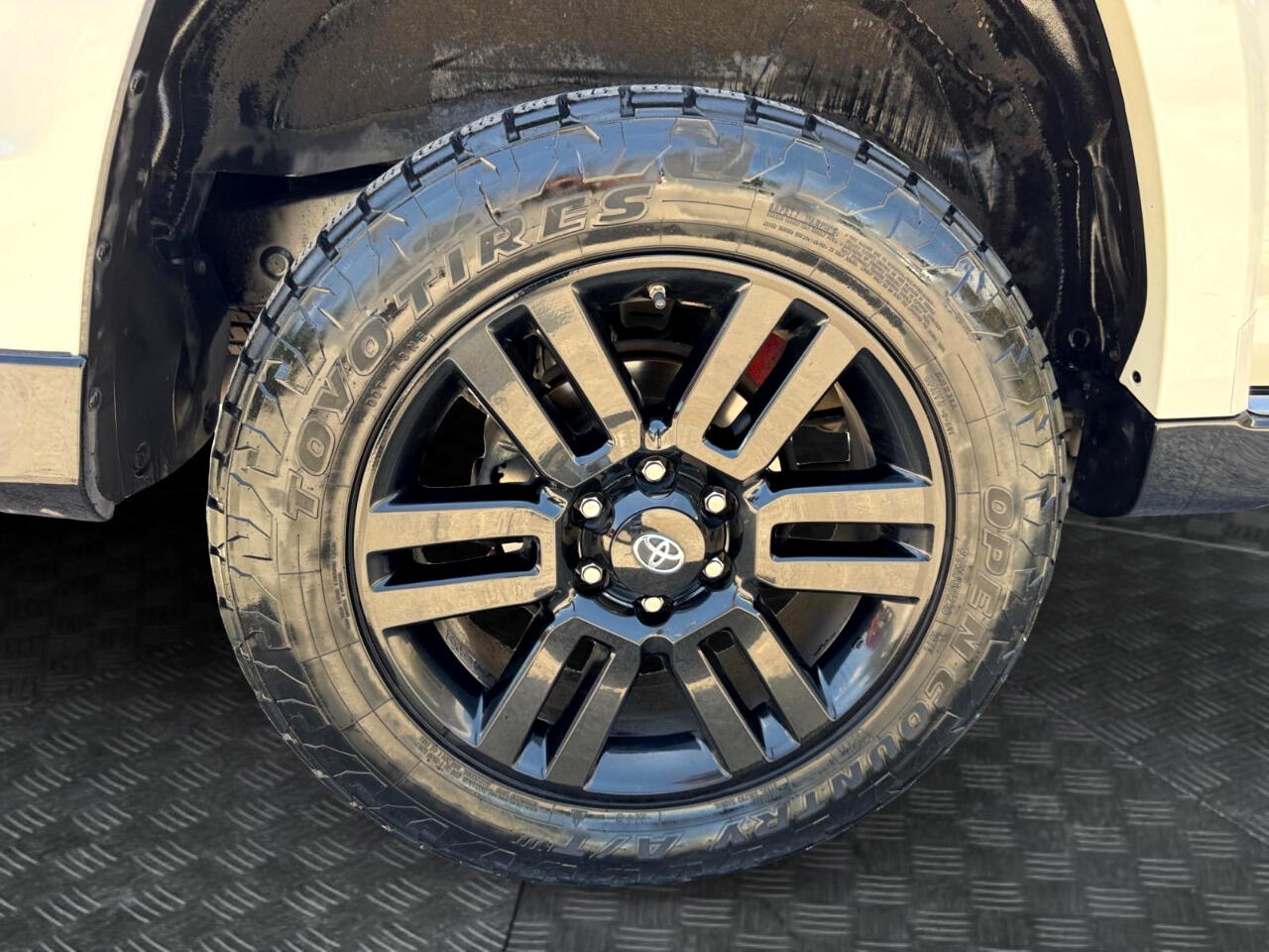 Vehicle image 14 of 29