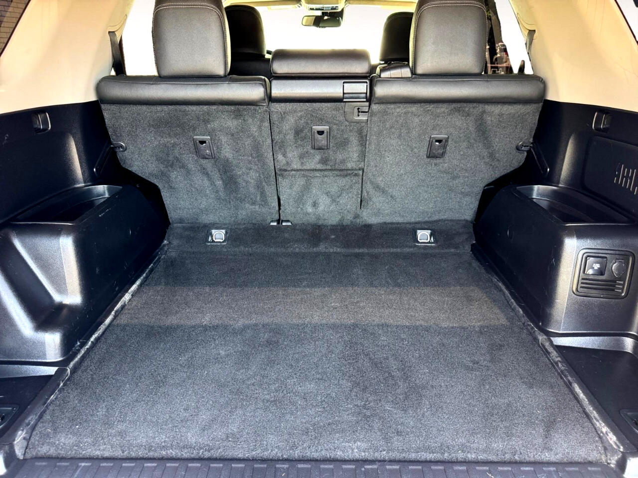 Vehicle image 25 of 29