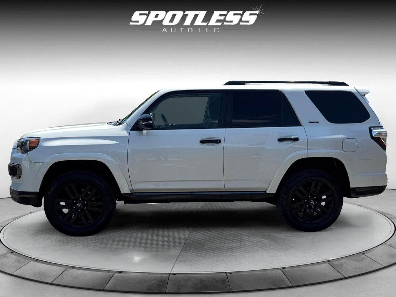 Vehicle image 10 of 29