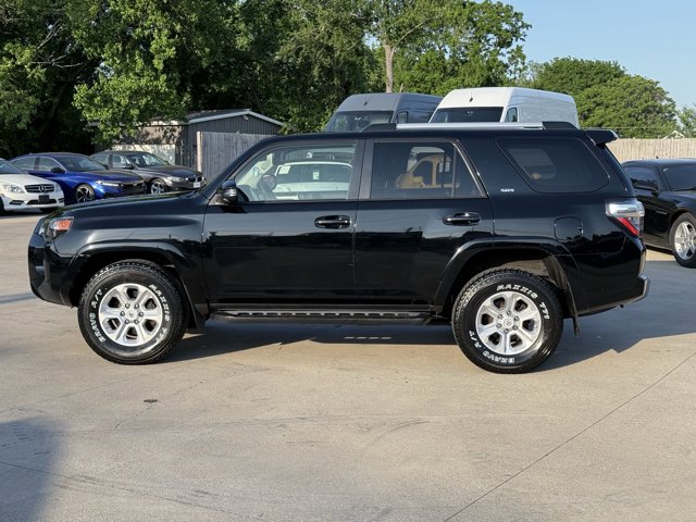 Vehicle image 17 of 34