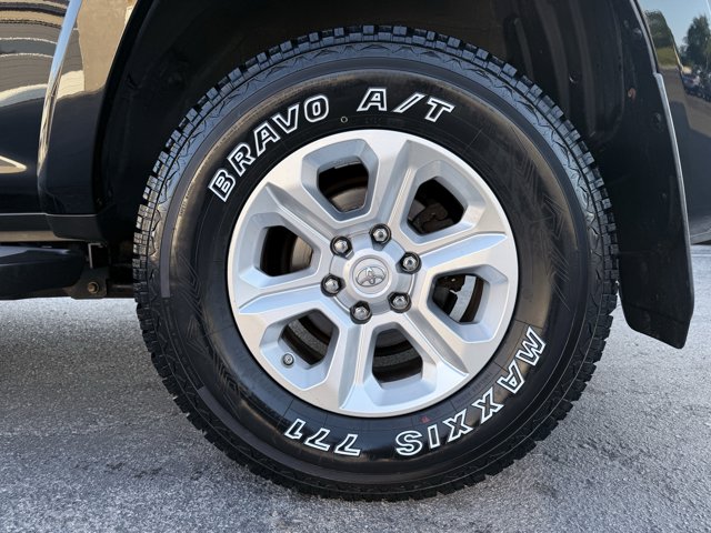 Vehicle image 21 of 34