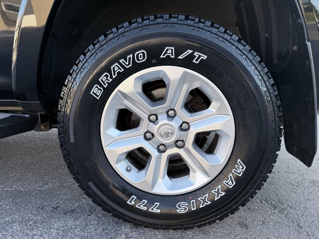 Vehicle image 31 of 34