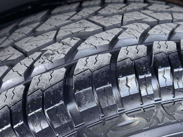 Vehicle image 27 of 34