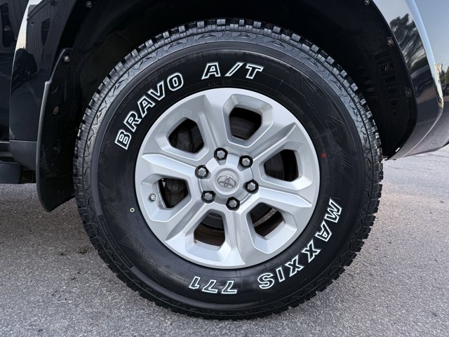 Vehicle image 23 of 34