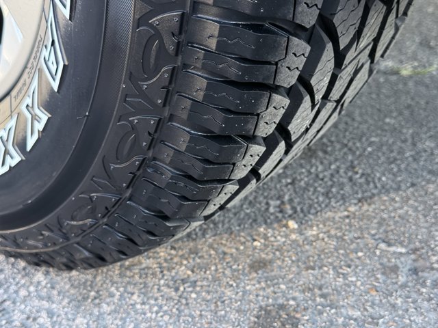 Vehicle image 33 of 34