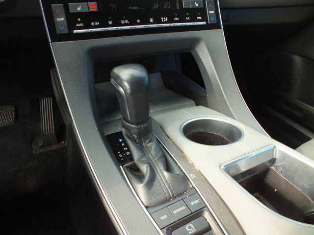 Vehicle image 14 of 19