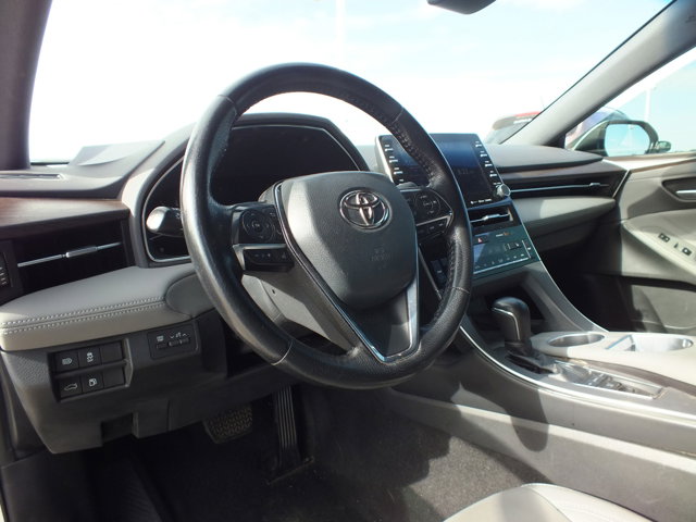 Vehicle image 9 of 19