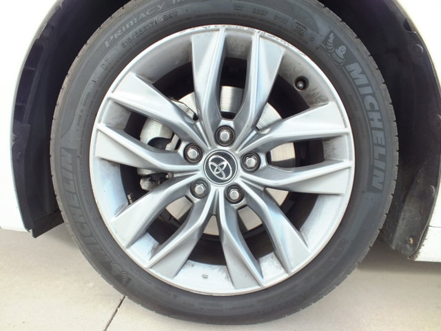 Vehicle image 8 of 19