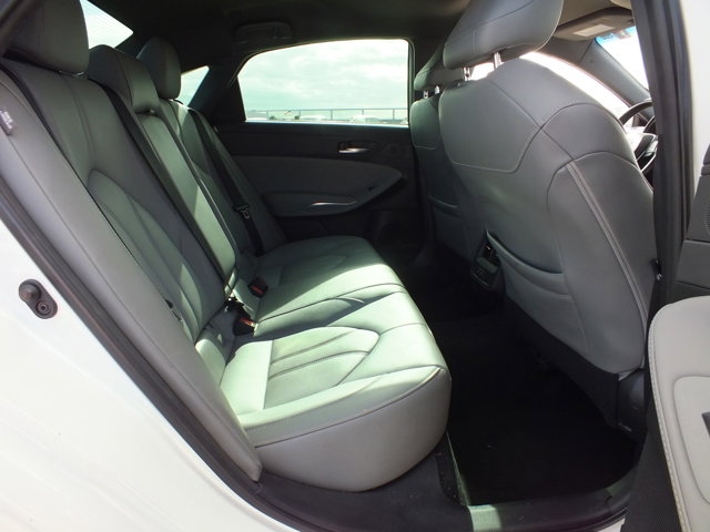 Vehicle image 17 of 19