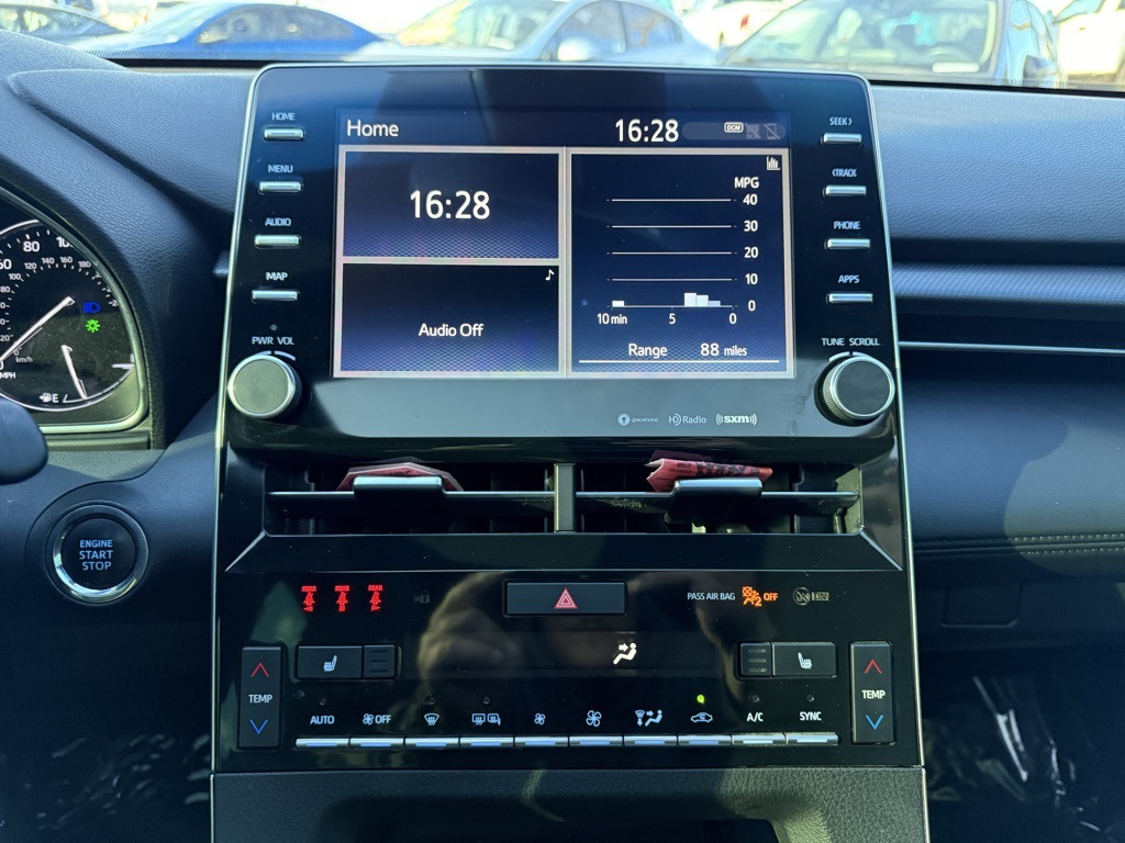 Vehicle image 18 of 28