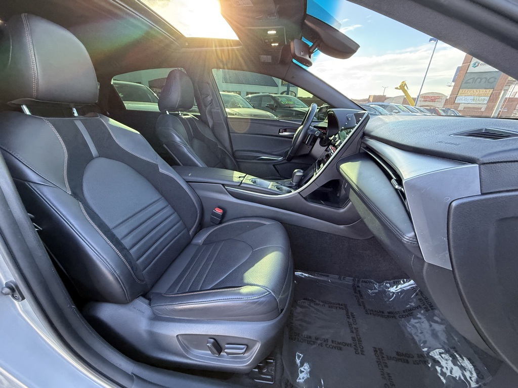Vehicle image 24 of 28