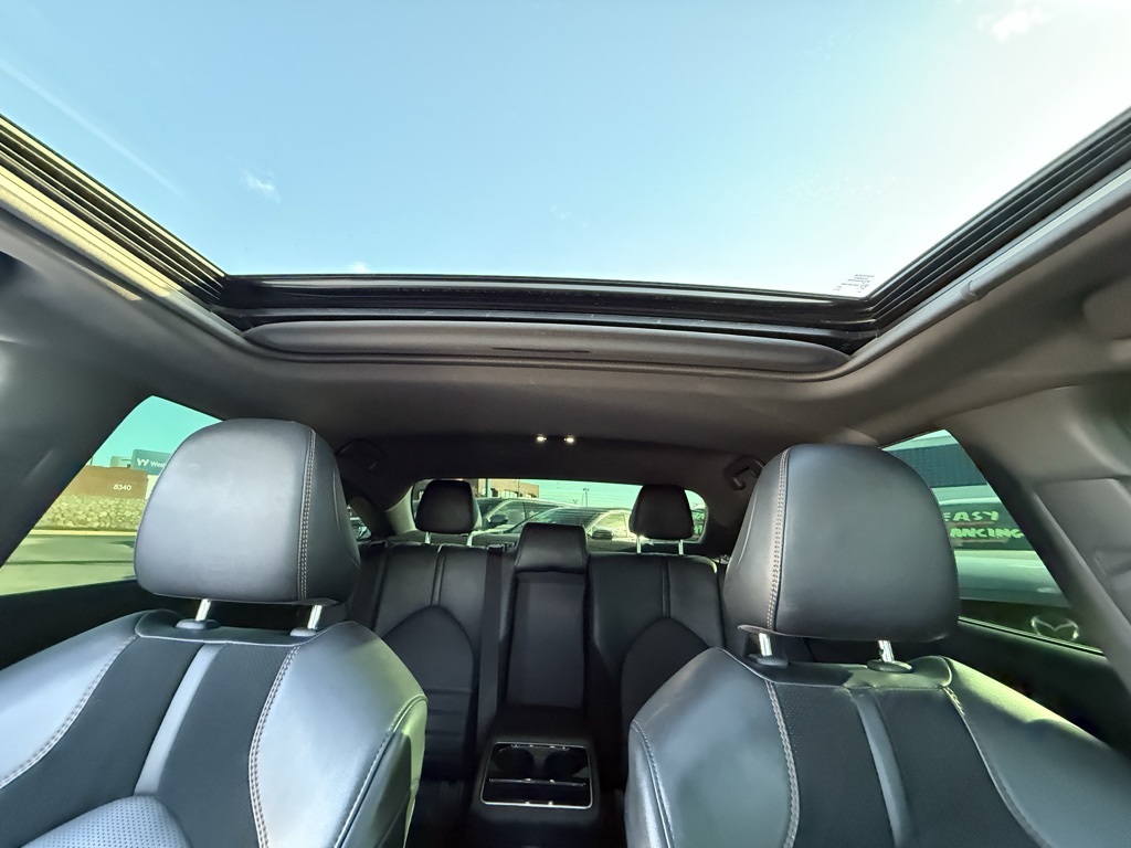 Vehicle image 26 of 28
