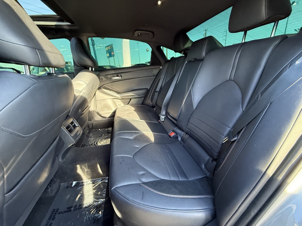 Vehicle image 21 of 28