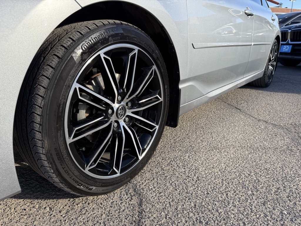 Vehicle image 9 of 28
