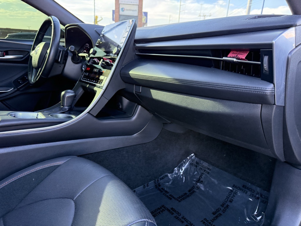 Vehicle image 25 of 28