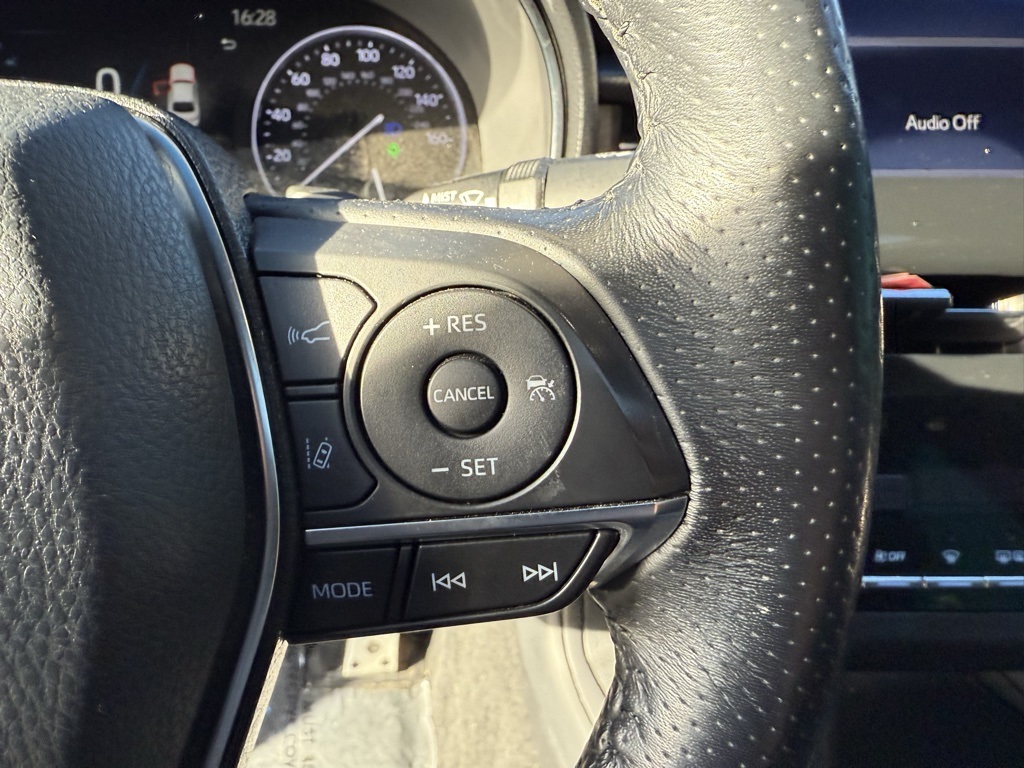 Vehicle image 15 of 28
