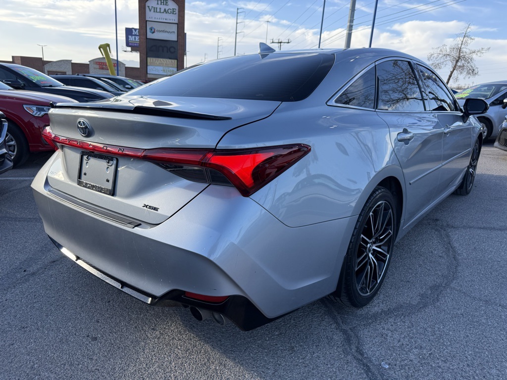 Vehicle image 4 of 28