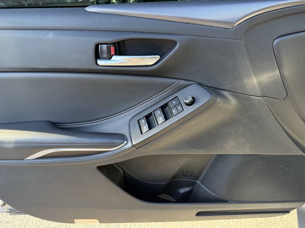 Vehicle image 11 of 28