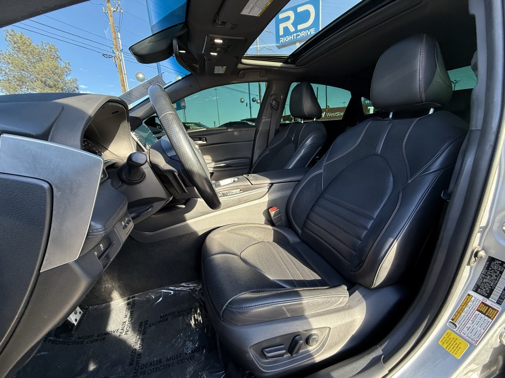 Vehicle image 12 of 28
