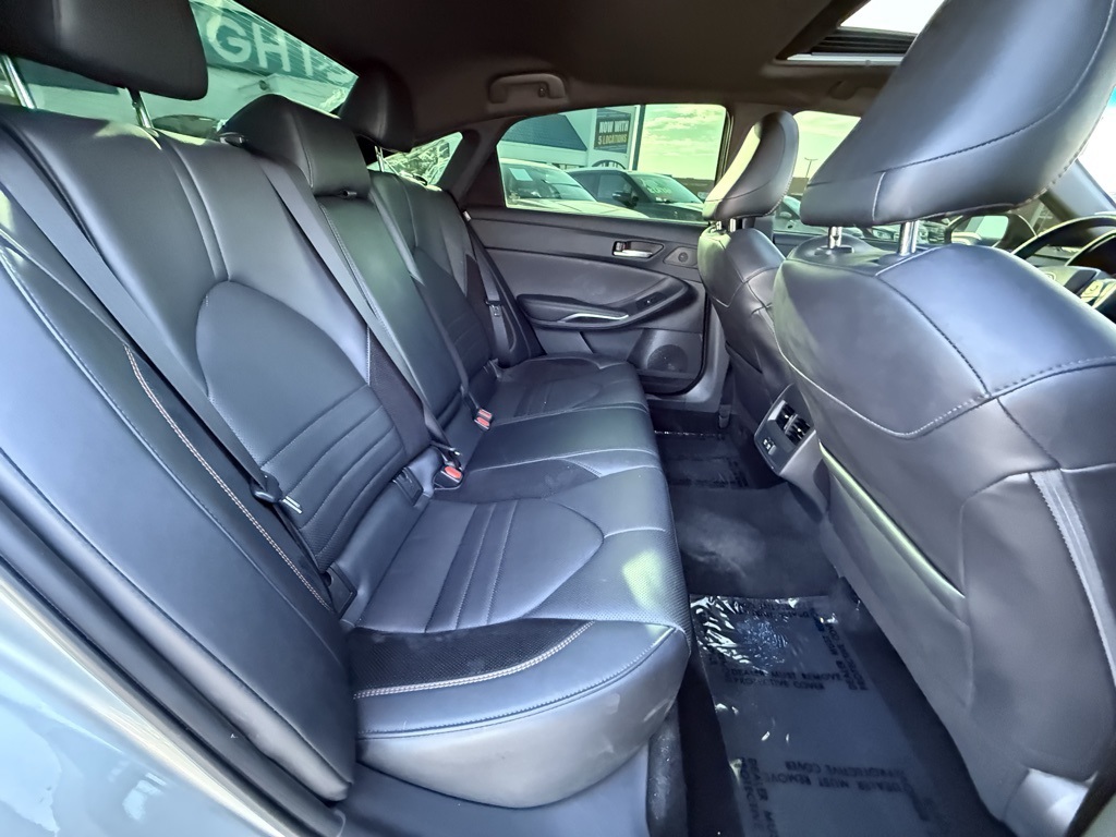 Vehicle image 20 of 28