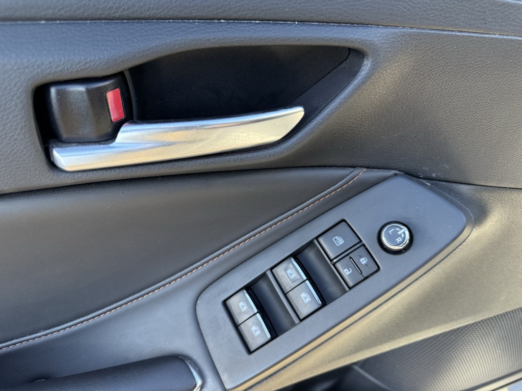 Vehicle image 10 of 28