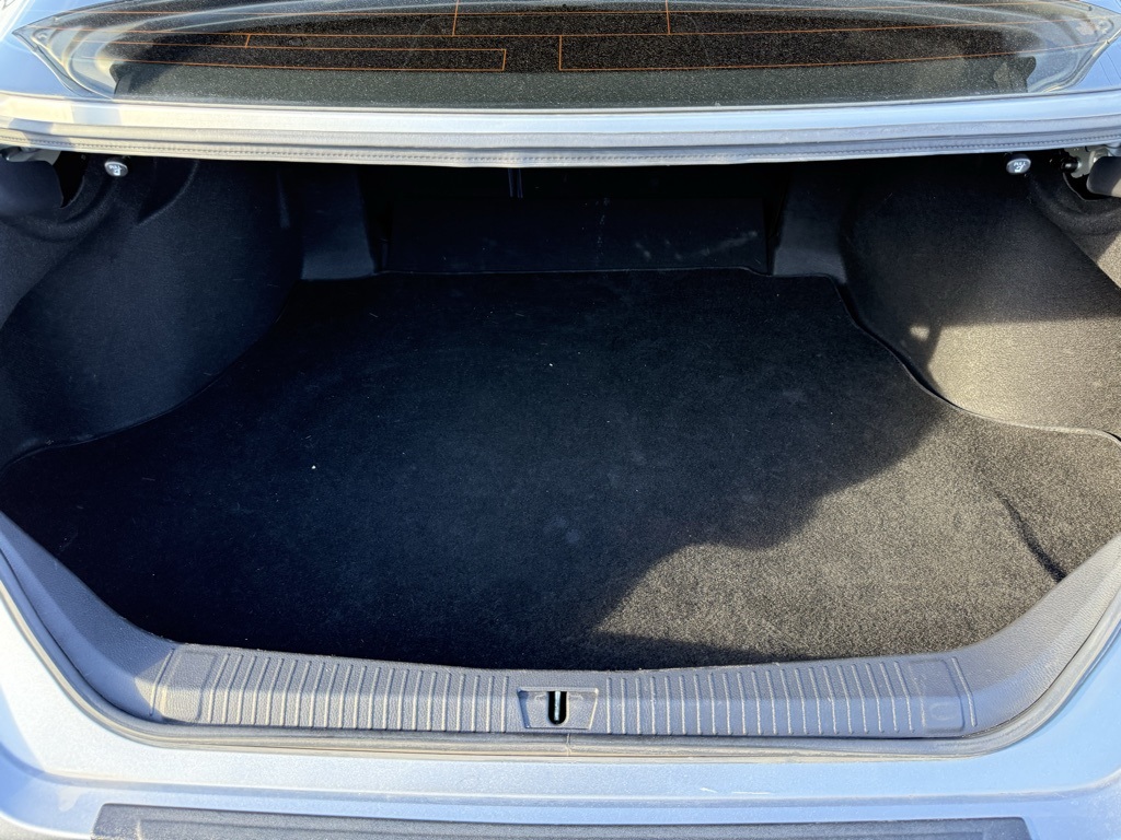 Vehicle image 27 of 28