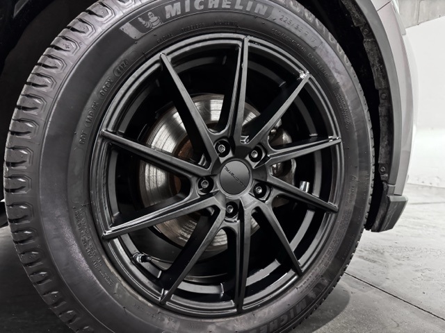 Vehicle image 10 of 25