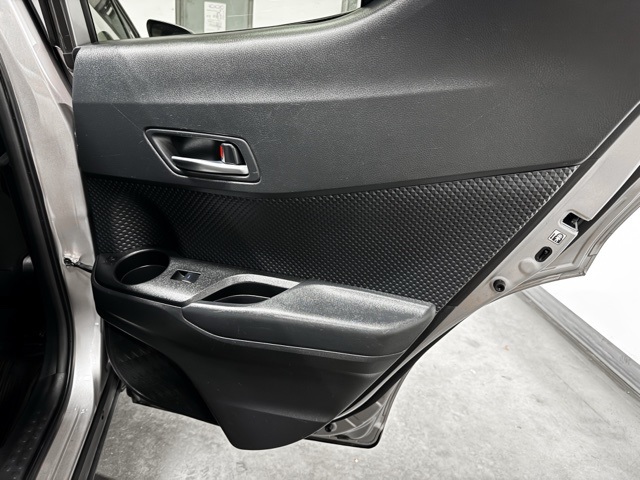 Vehicle image 21 of 25
