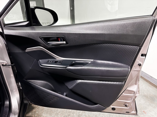 Vehicle image 23 of 25
