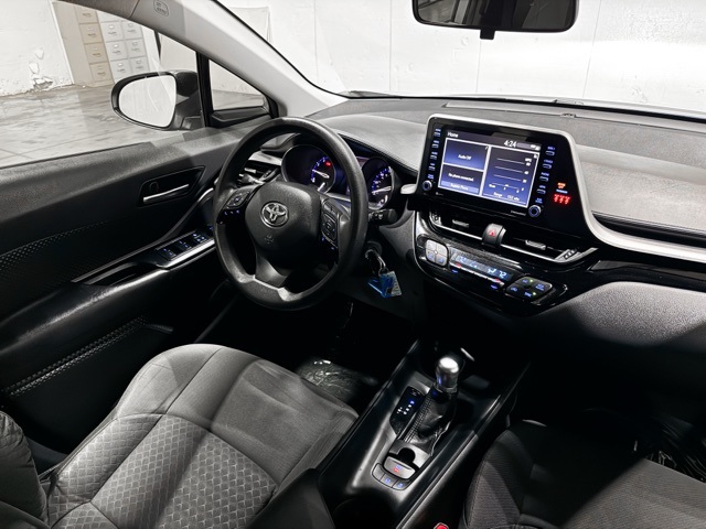 Vehicle image 18 of 25