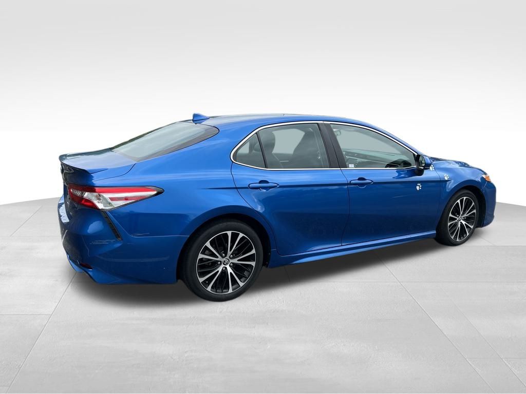 Vehicle image 4 of 24